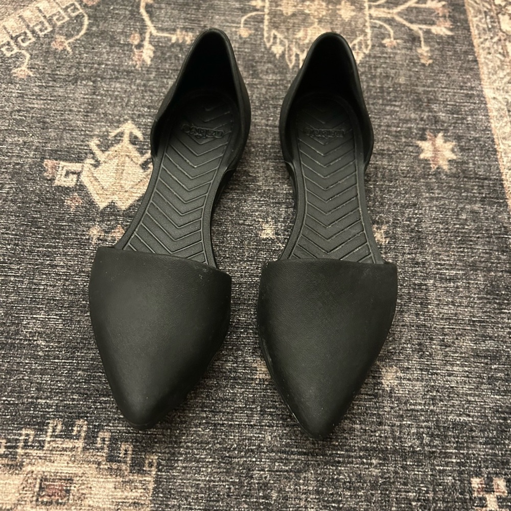 Native Black slip on flats sz 7